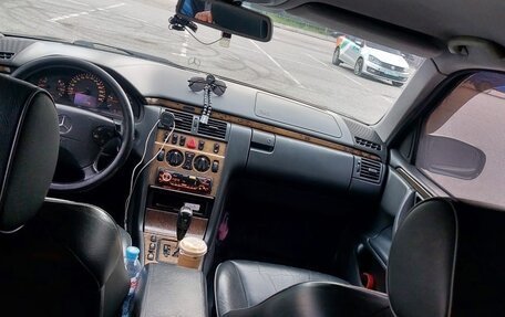Mercedes-Benz E-Класс, 2001 год, 650 000 рублей, 9 фотография
