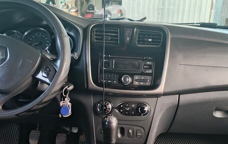 Renault Logan II, 2016 год, 600 000 рублей, 5 фотография