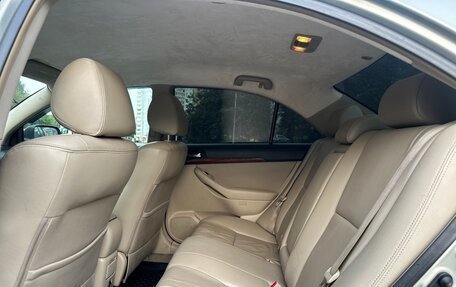 Toyota Avensis III рестайлинг, 2004 год, 680 000 рублей, 18 фотография