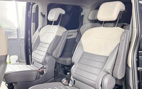 Volkswagen Multivan, 2022 год, 6 800 000 рублей, 12 фотография