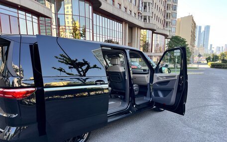 Volkswagen Multivan, 2022 год, 6 800 000 рублей, 9 фотография
