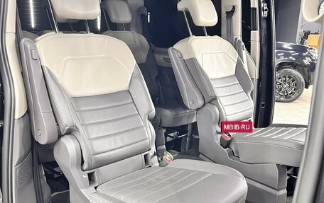 Volkswagen Multivan, 2022 год, 6 800 000 рублей, 13 фотография