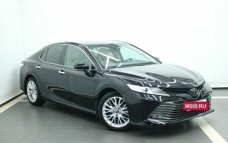 Toyota Camry, 2018 год, 2 650 000 рублей, 10 фотография