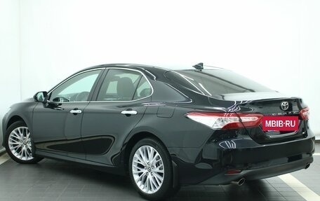 Toyota Camry, 2018 год, 2 650 000 рублей, 12 фотография