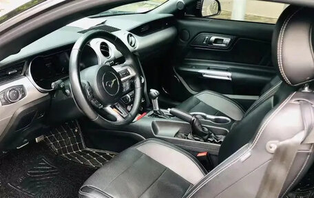 Ford Mustang VI рестайлинг, 2022 год, 2 310 000 рублей, 7 фотография