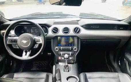 Ford Mustang VI рестайлинг, 2022 год, 2 310 000 рублей, 9 фотография