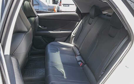 Hyundai Elantra, 2024 год, 2 420 000 рублей, 9 фотография
