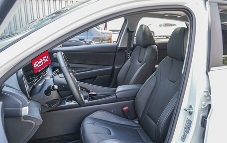 Hyundai Elantra, 2024 год, 2 420 000 рублей, 10 фотография