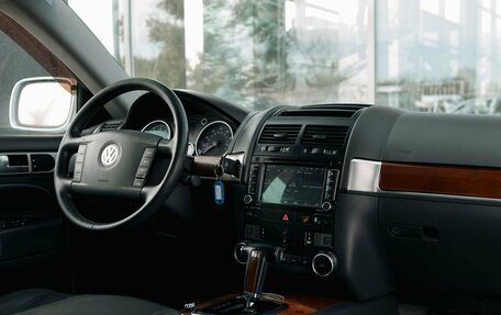 Volkswagen Touareg III, 2004 год, 900 000 рублей, 10 фотография
