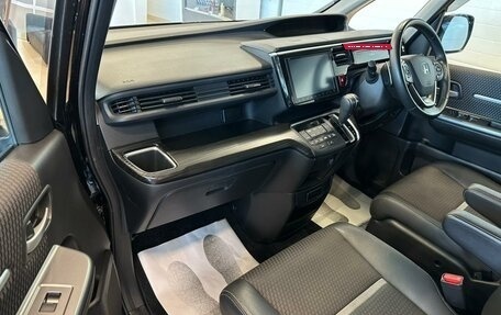 Honda Stepwgn IV, 2015 год, 2 299 900 рублей, 12 фотография