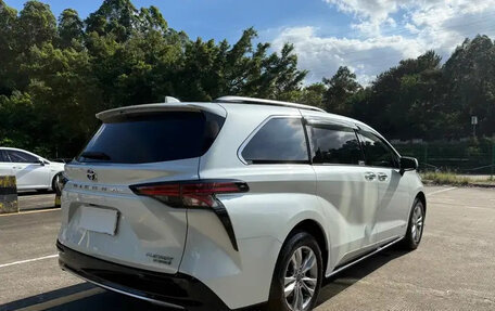 Toyota Sienna, 2022 год, 3 210 000 рублей, 5 фотография
