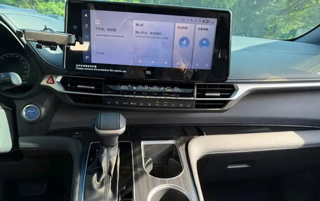 Toyota Sienna, 2022 год, 3 210 000 рублей, 15 фотография