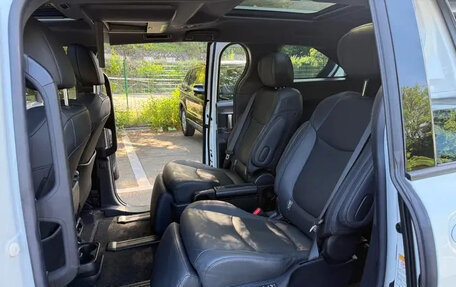 Toyota Sienna, 2022 год, 3 210 000 рублей, 12 фотография