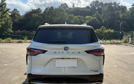 Toyota Sienna, 2022 год, 3 210 000 рублей, 6 фотография