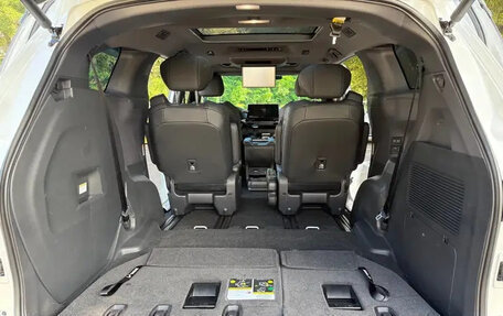 Toyota Sienna, 2022 год, 3 210 000 рублей, 18 фотография