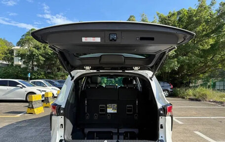 Toyota Sienna, 2022 год, 3 210 000 рублей, 17 фотография