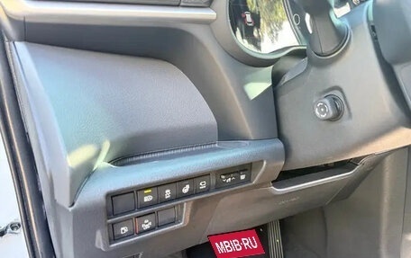 Toyota Sienna, 2022 год, 3 210 000 рублей, 16 фотография