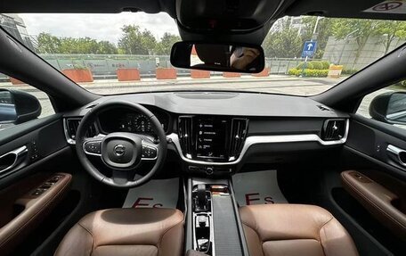 Volvo V60 II, 2022 год, 3 141 887 рублей, 7 фотография