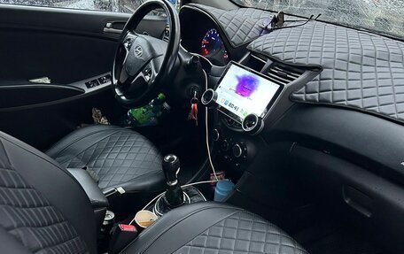 Hyundai Solaris II рестайлинг, 2015 год, 520 000 рублей, 5 фотография