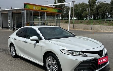 Toyota Camry, 2019 год, 2 600 000 рублей, 4 фотография