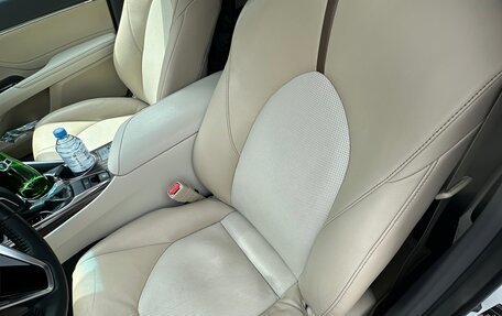 Toyota Camry, 2019 год, 2 600 000 рублей, 11 фотография