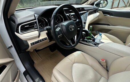 Toyota Camry, 2019 год, 2 600 000 рублей, 15 фотография