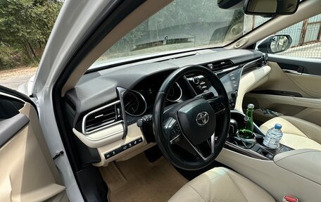 Toyota Camry, 2019 год, 2 600 000 рублей, 14 фотография