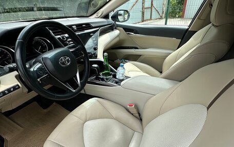 Toyota Camry, 2019 год, 2 600 000 рублей, 16 фотография