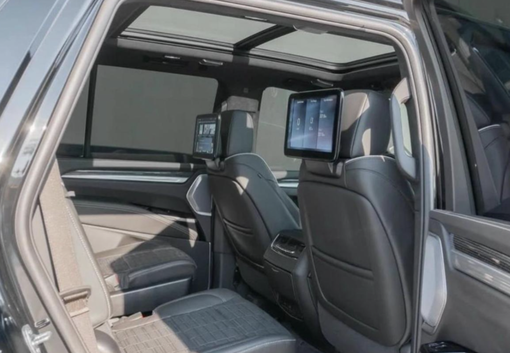 Cadillac Escalade V, 2025 год, 28 000 000 рублей, 8 фотография
