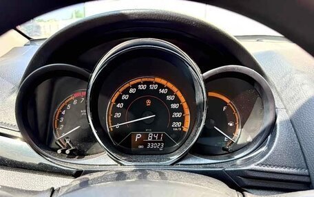Toyota Yaris XP150 рестайлинг, 2022 год, 1 400 000 рублей, 10 фотография