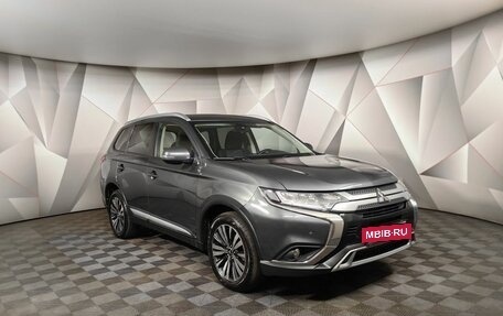 Mitsubishi Outlander III рестайлинг 3, 2018 год, 1 815 000 рублей, 3 фотография