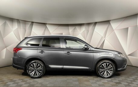 Mitsubishi Outlander III рестайлинг 3, 2018 год, 1 815 000 рублей, 6 фотография