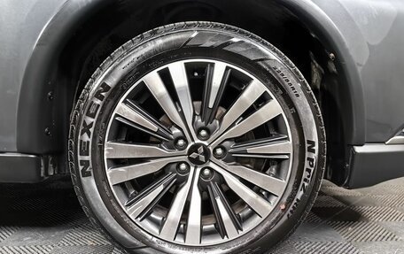 Mitsubishi Outlander III рестайлинг 3, 2018 год, 1 815 000 рублей, 16 фотография