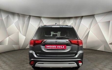 Mitsubishi Outlander III рестайлинг 3, 2018 год, 1 815 000 рублей, 8 фотография