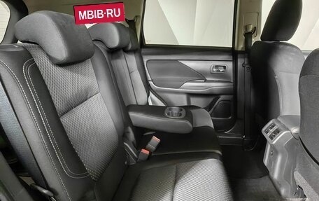 Mitsubishi Outlander III рестайлинг 3, 2018 год, 1 815 000 рублей, 13 фотография