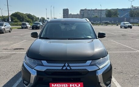 Mitsubishi Outlander III рестайлинг 3, 2019 год, 1 920 000 рублей, 1 фотография