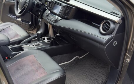 Toyota RAV4, 2016 год, 2 350 000 рублей, 10 фотография