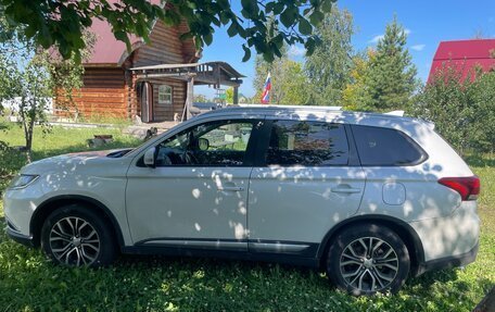 Mitsubishi Outlander III рестайлинг 3, 2017 год, 1 450 000 рублей, 4 фотография