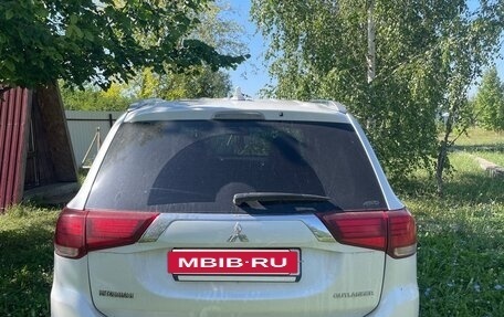 Mitsubishi Outlander III рестайлинг 3, 2017 год, 1 450 000 рублей, 5 фотография