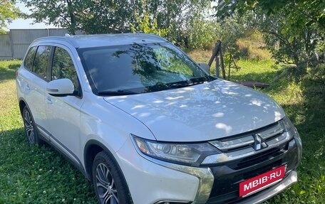 Mitsubishi Outlander III рестайлинг 3, 2017 год, 1 450 000 рублей, 2 фотография