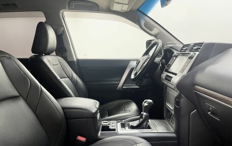 Toyota Land Cruiser Prado 150 рестайлинг 2, 2019 год, 5 200 000 рублей, 12 фотография