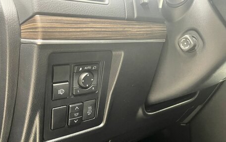 Toyota Land Cruiser Prado 150 рестайлинг 2, 2019 год, 5 200 000 рублей, 19 фотография