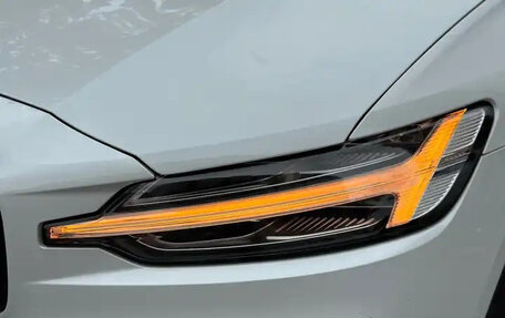 Volvo V60 II, 2022 год, 3 250 000 рублей, 3 фотография