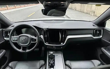 Volvo V60 II, 2022 год, 3 250 000 рублей, 12 фотография
