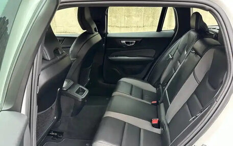 Volvo V60 II, 2022 год, 3 250 000 рублей, 13 фотография