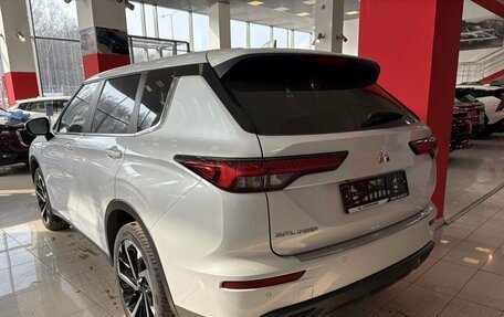 Mitsubishi Outlander, 2021 год, 4 150 000 рублей, 3 фотография