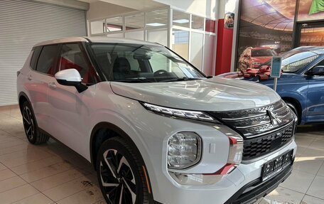 Mitsubishi Outlander, 2021 год, 4 150 000 рублей, 2 фотография