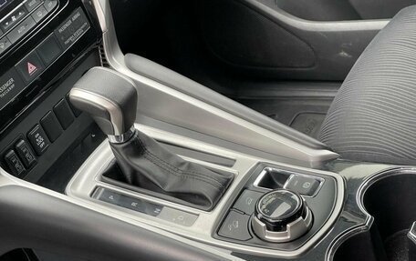 Mitsubishi Pajero Sport III рестайлинг, 2020 год, 3 740 000 рублей, 13 фотография