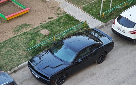 Dodge Challenger III рестайлинг 2, 2020 год, 4 500 000 рублей, 6 фотография