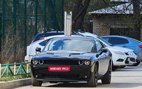 Dodge Challenger III рестайлинг 2, 2020 год, 4 500 000 рублей, 4 фотография